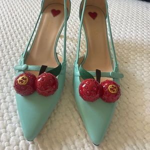 Gucci unia cherry pump great condition